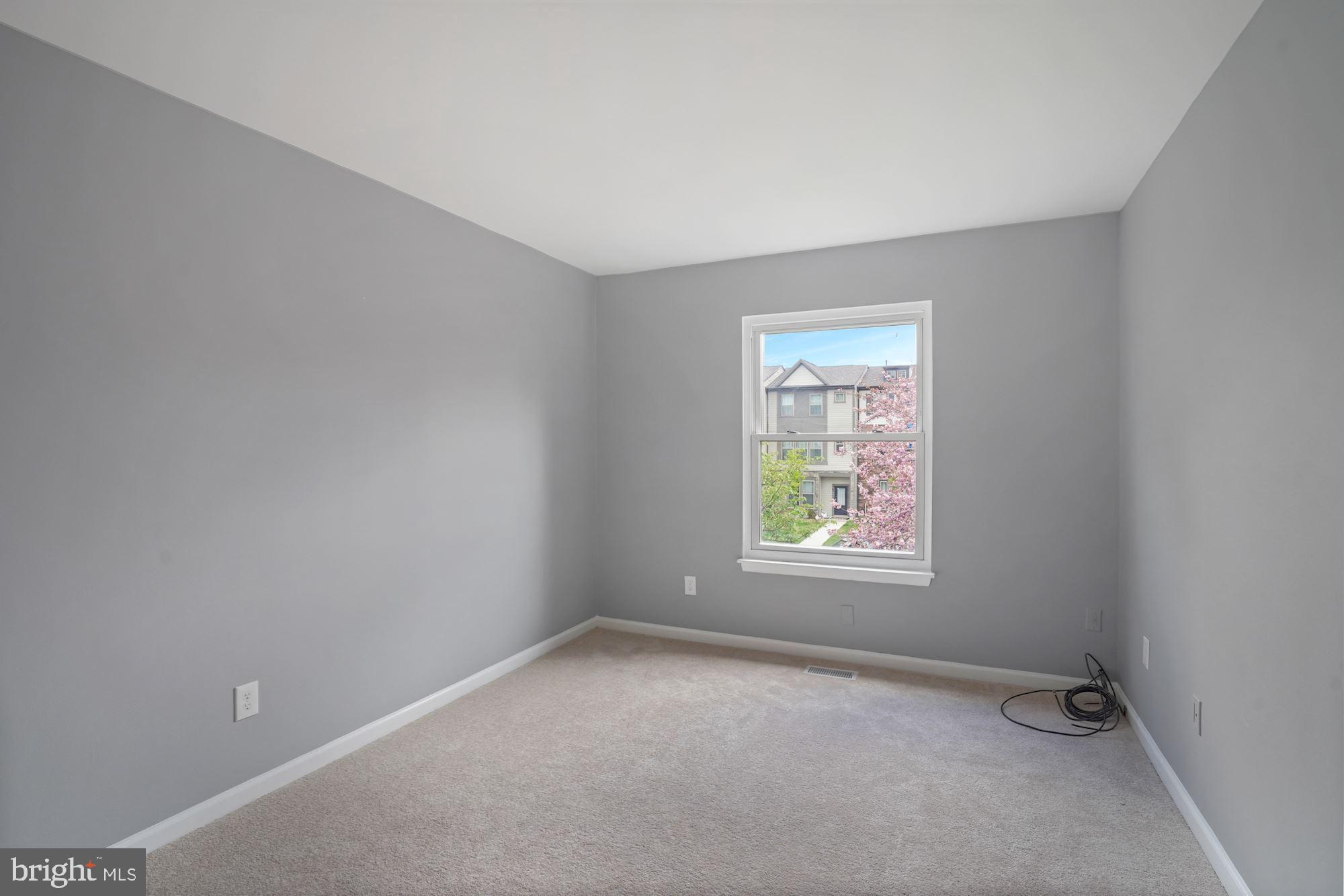 HERITAGE SQUARE - Residential Lease