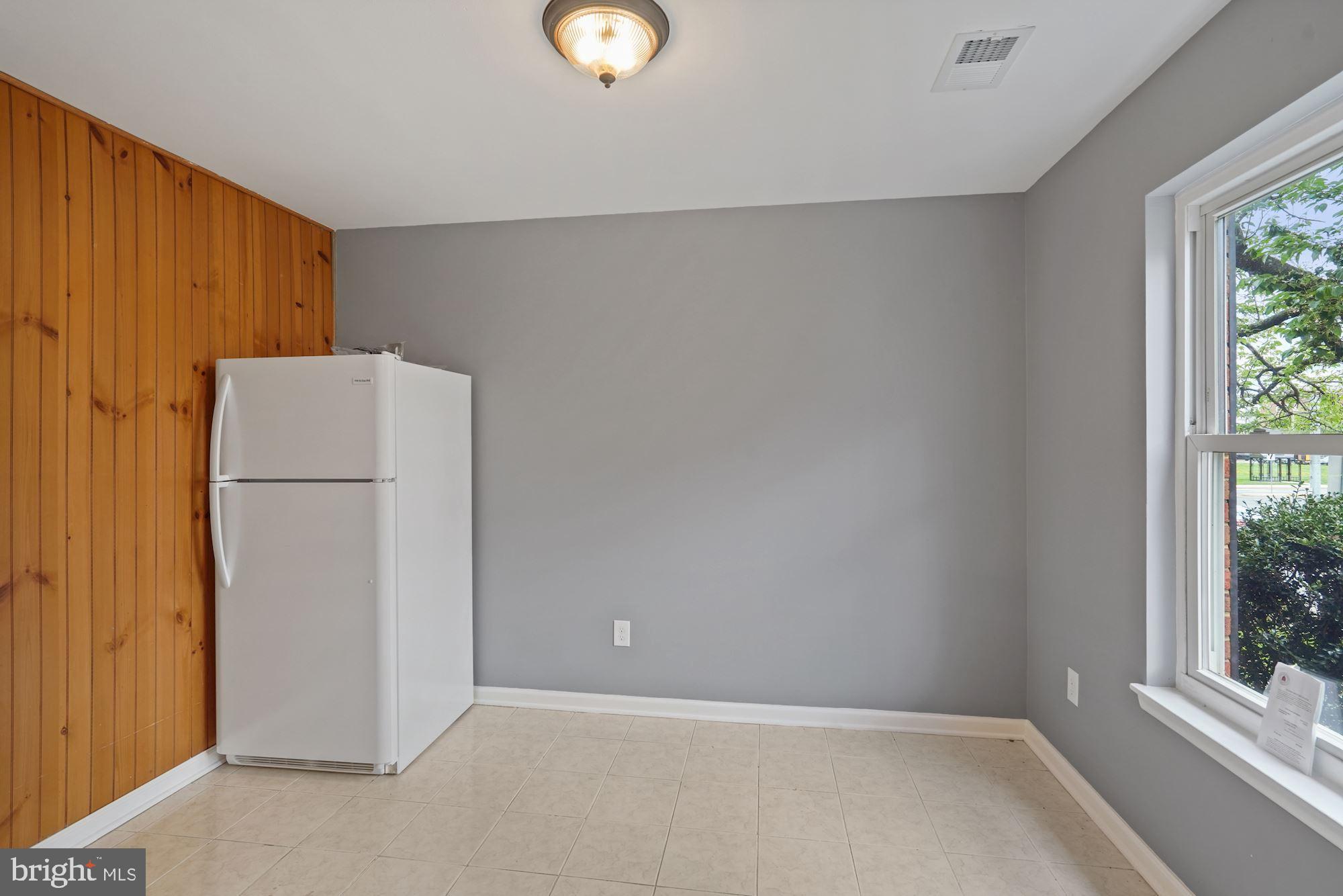 HERITAGE SQUARE - Residential Lease