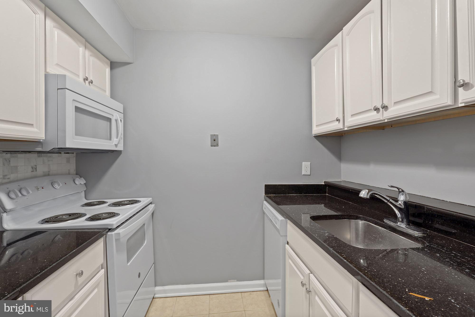 HERITAGE SQUARE - Residential Lease