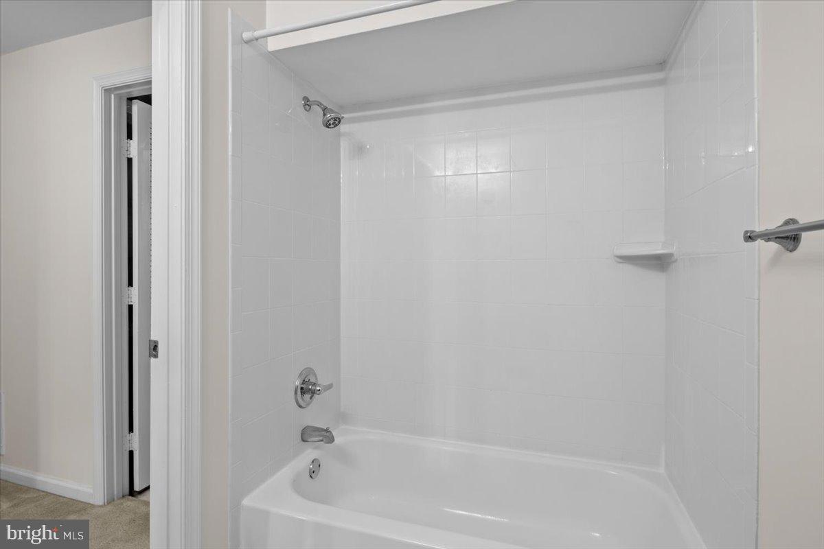 OLD BRIDGE ESTATES - Residential Lease