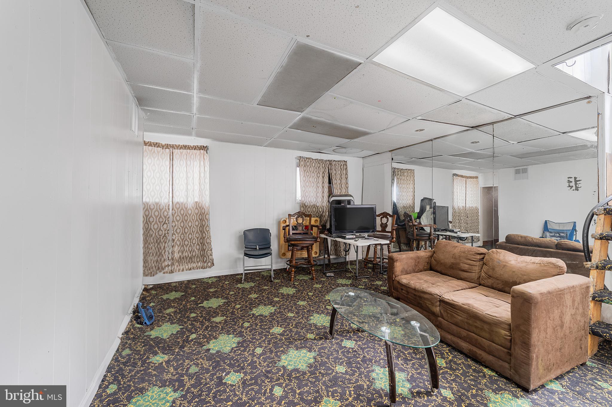 FRANKFORD - Commercial Sale