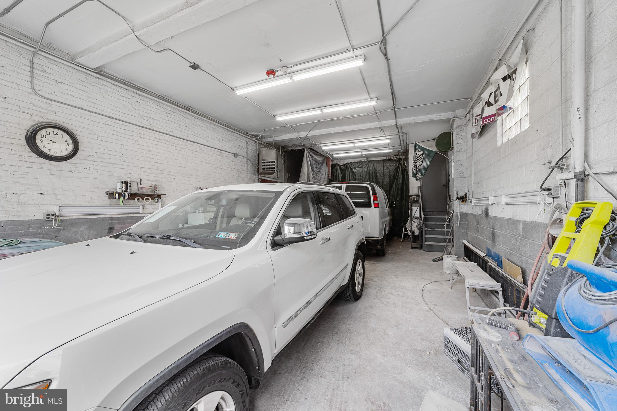 FRANKFORD - Commercial Sale
