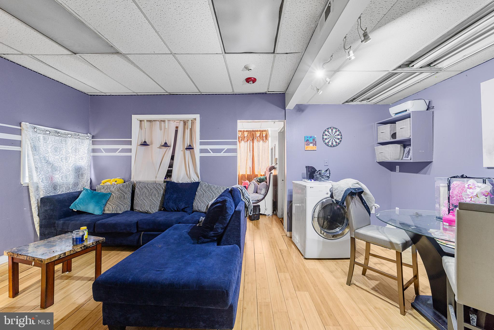 FRANKFORD - Commercial Sale