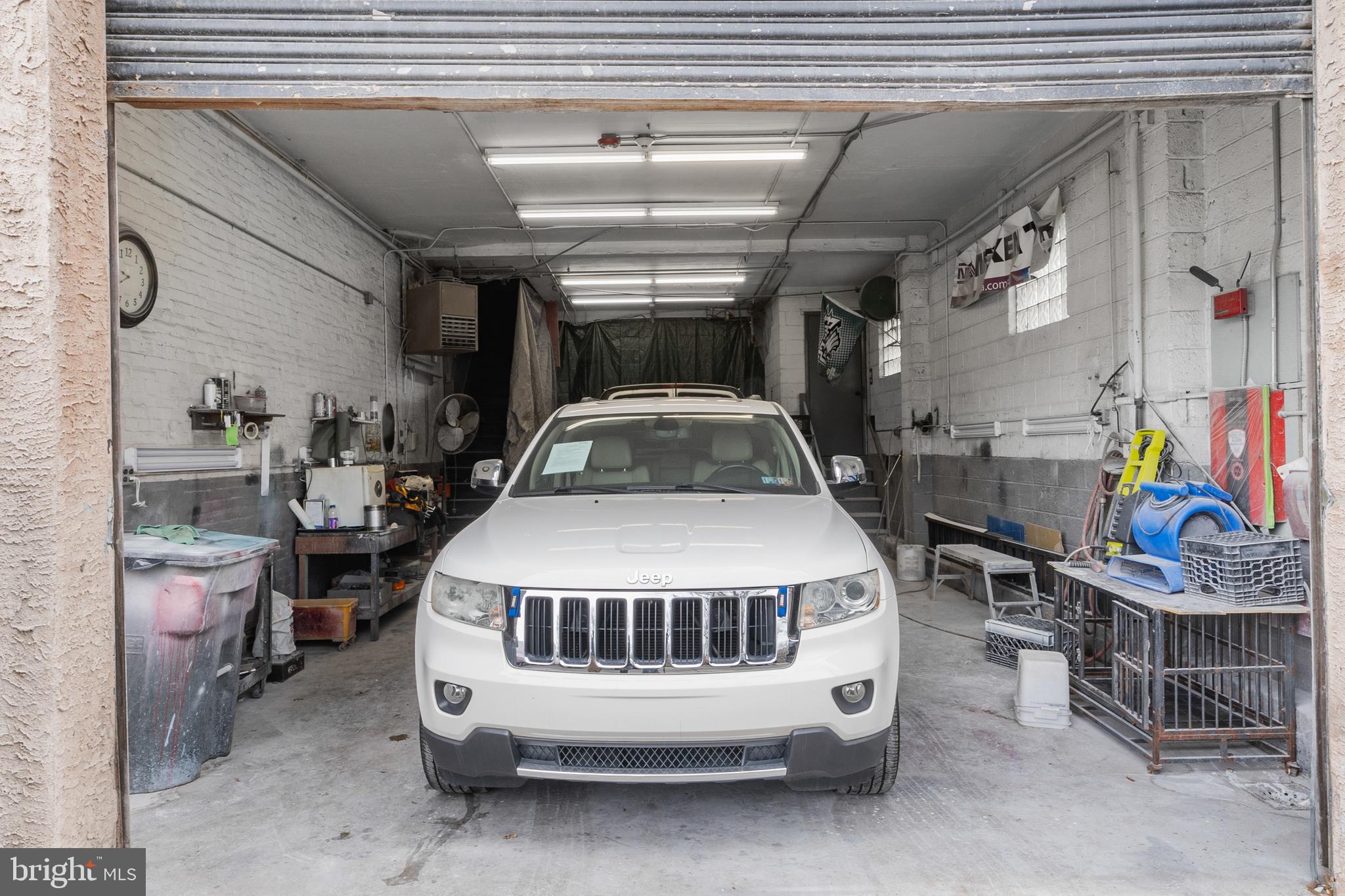 FRANKFORD - Commercial Sale