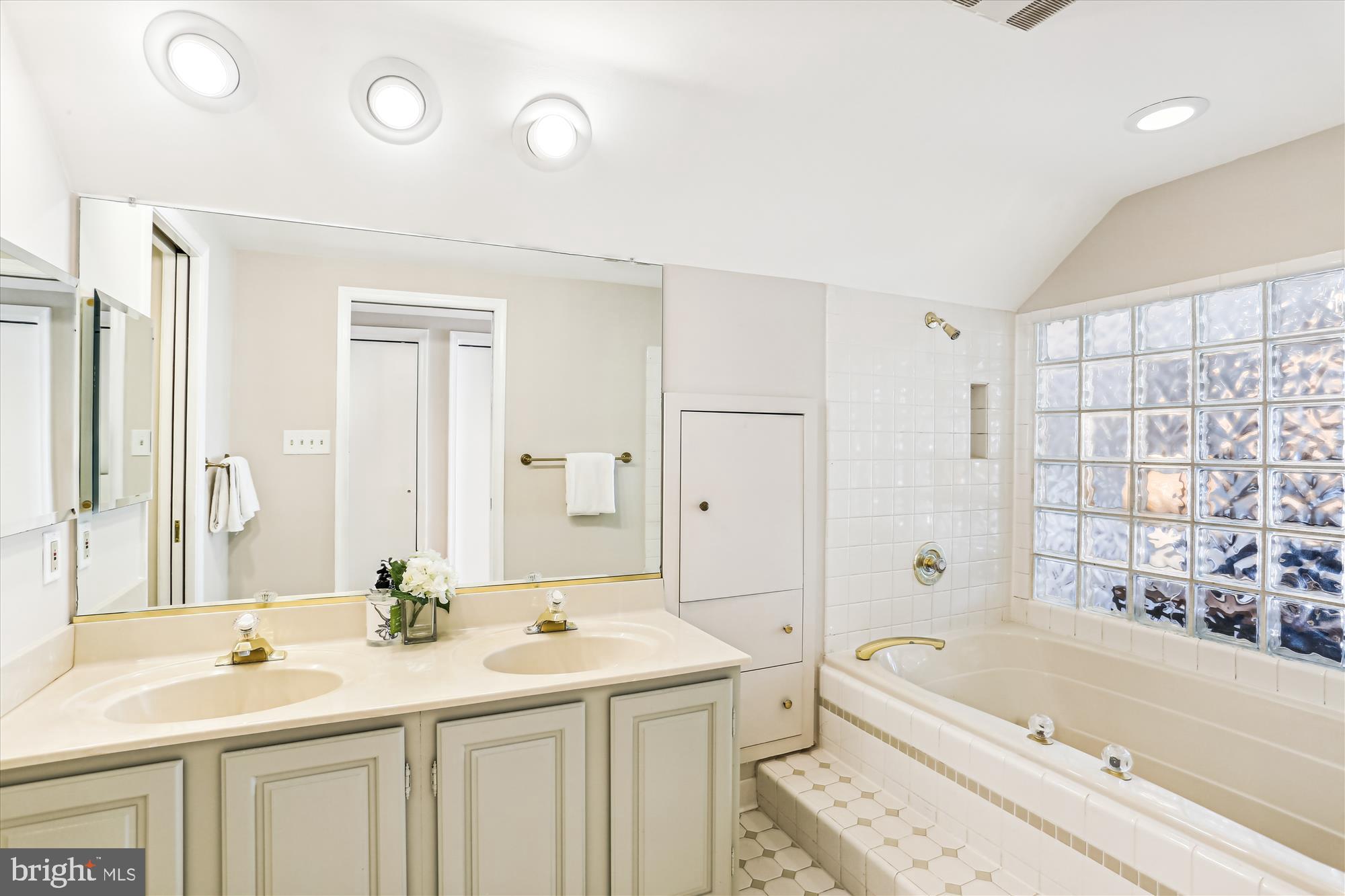 OLD FARM - Residential