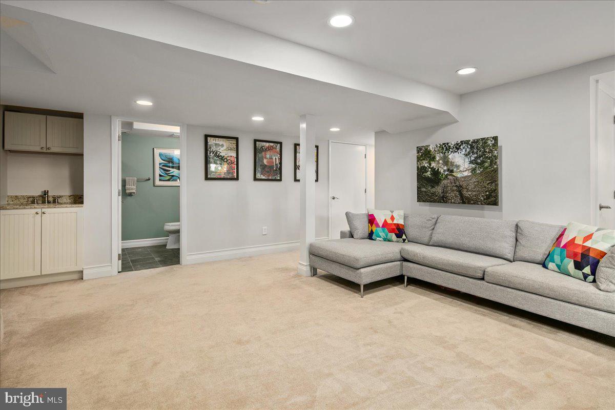 BOULEVARD MANOR - Residential