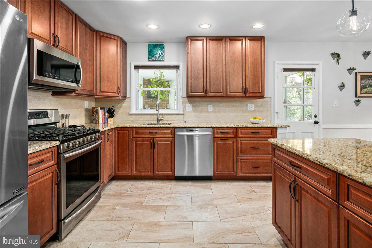 BOULEVARD MANOR - Residential