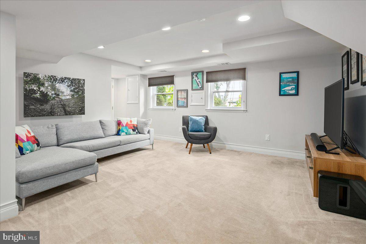 BOULEVARD MANOR - Residential