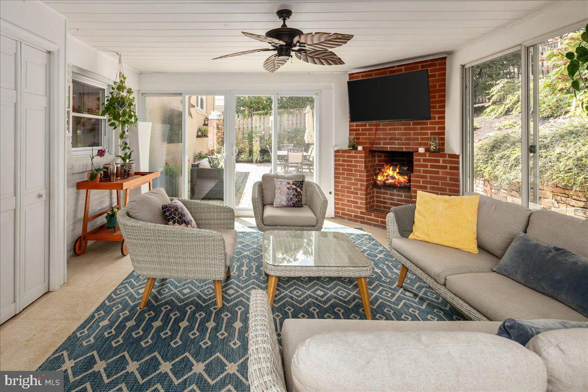 BOULEVARD MANOR - Residential