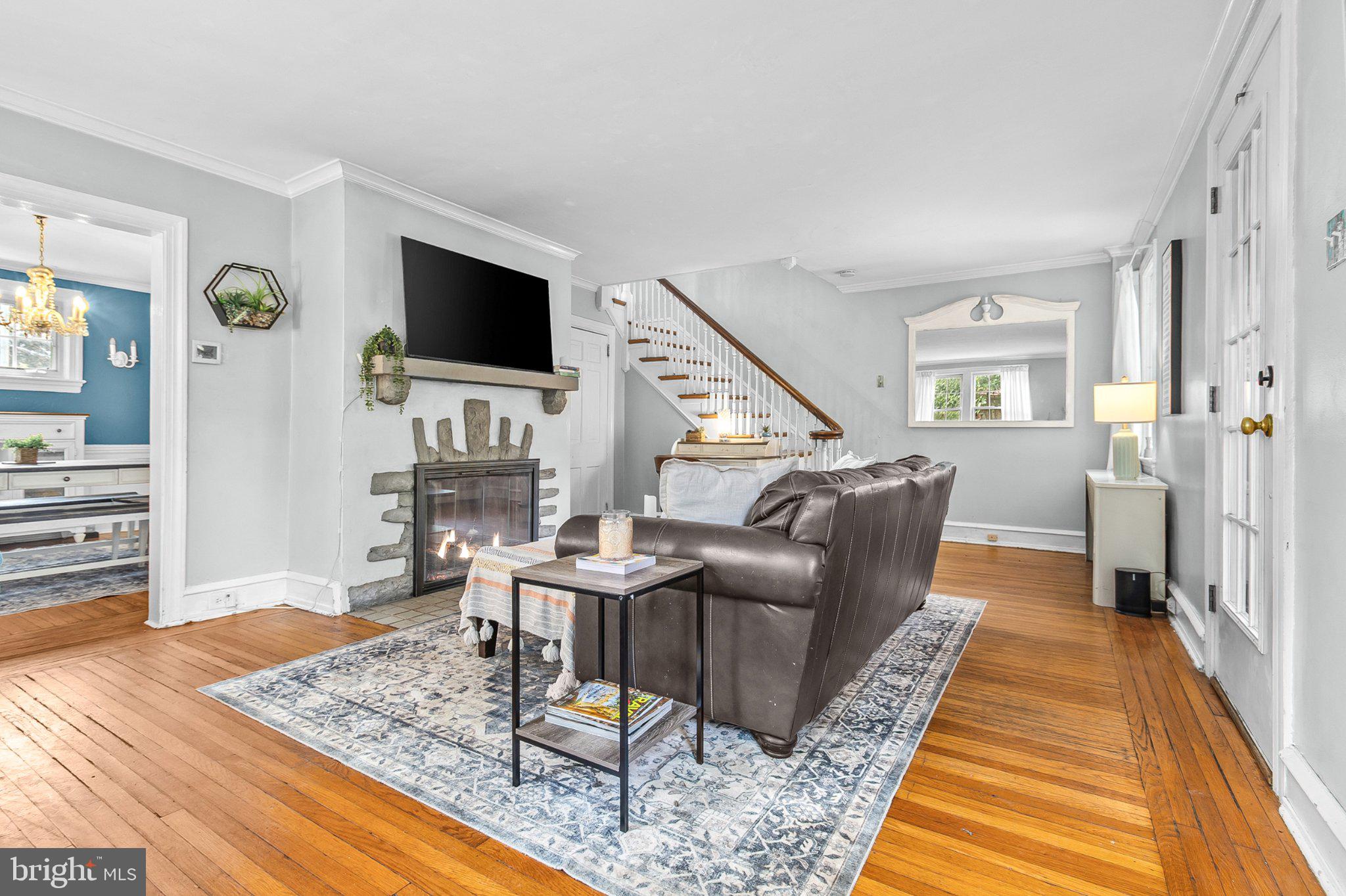 17 WINDSOR CIRCLE