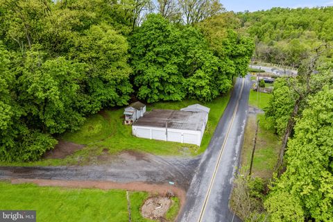 Photo of 233 Mountain Trail Road, NEWMANSTOWN, PA 17073 (MLS # PALN2026320)