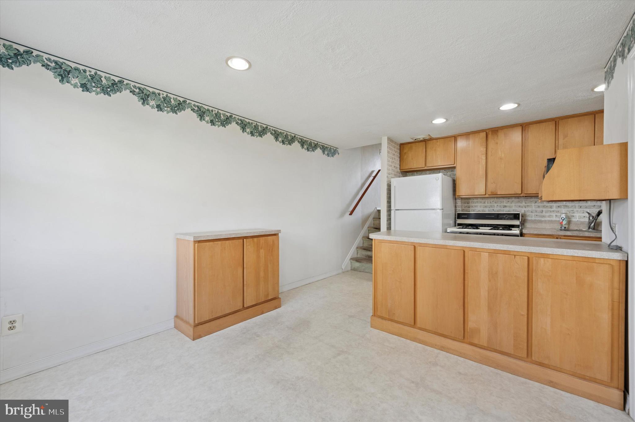 158 FRONEFIELD AVENUE