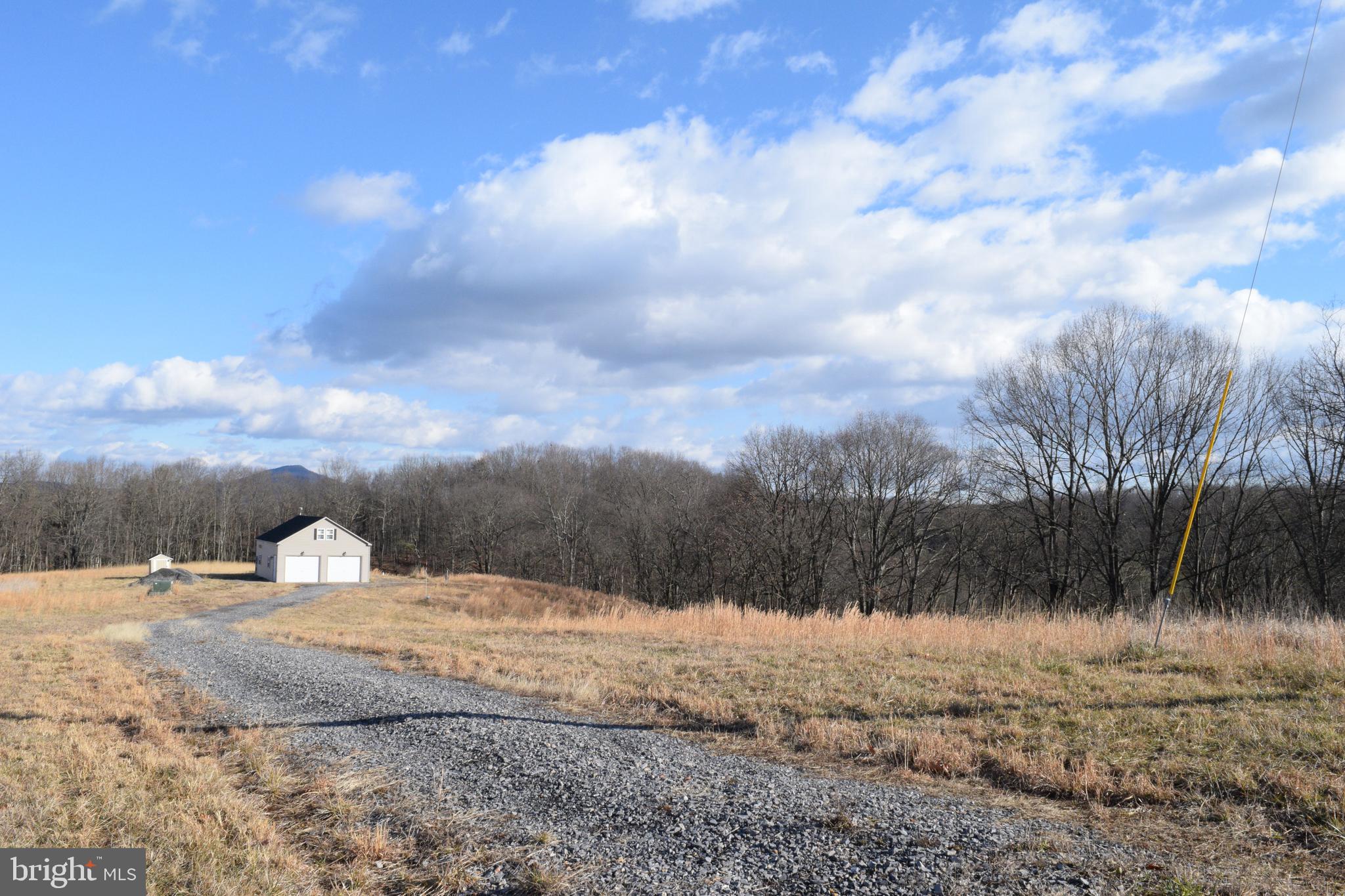 MOUNT LEVELS FARMS - Residential