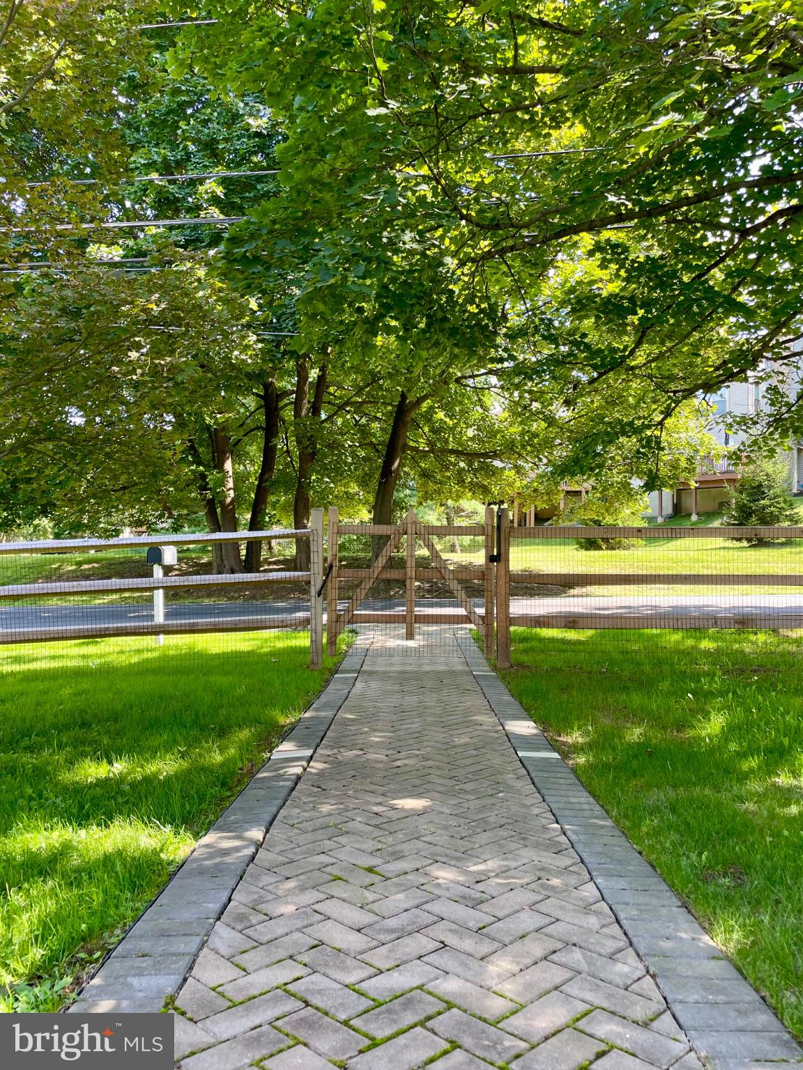 341 E MOUNT KIRK AVENUE