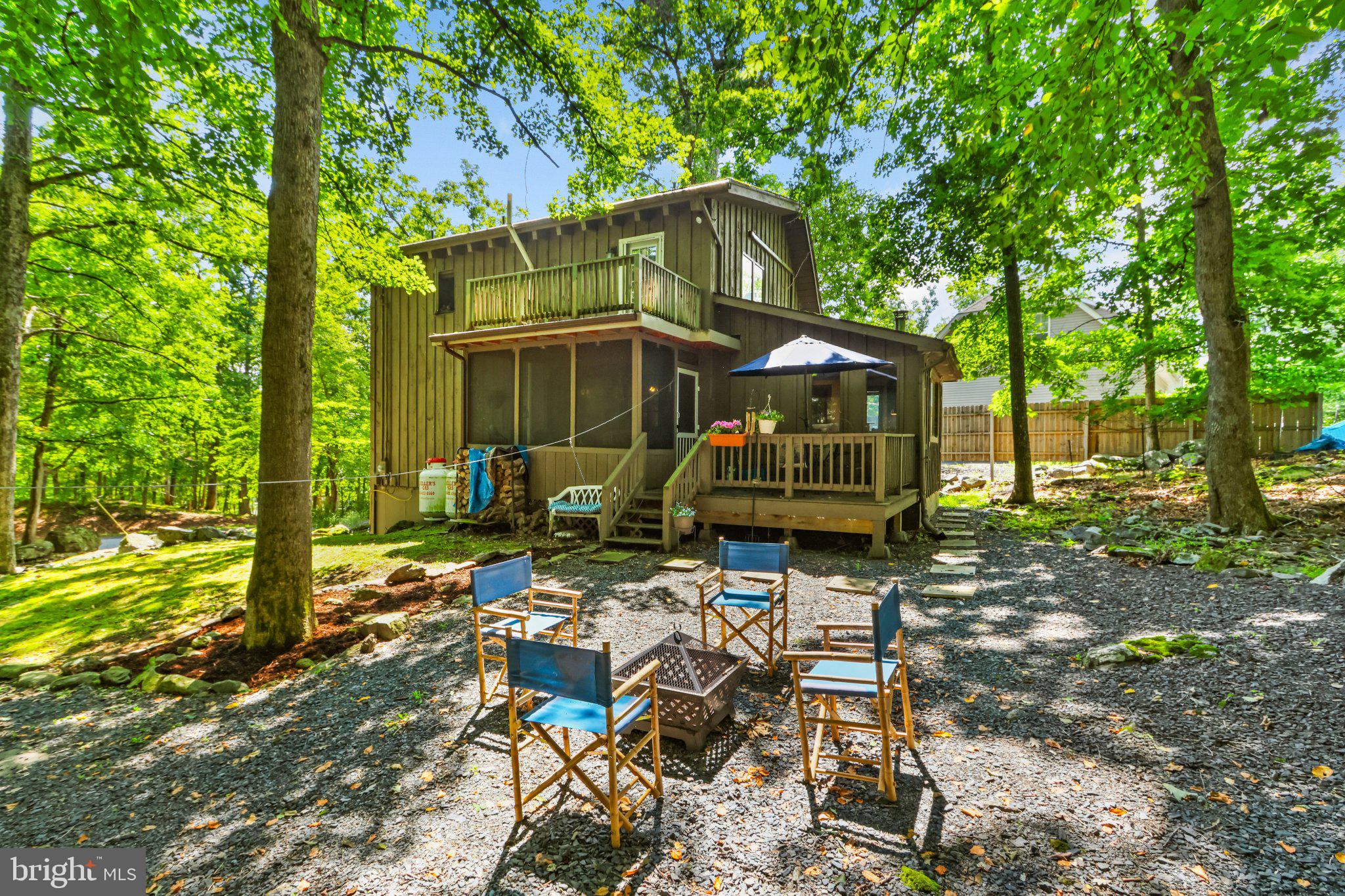 424 SAUNDERS DRIVE