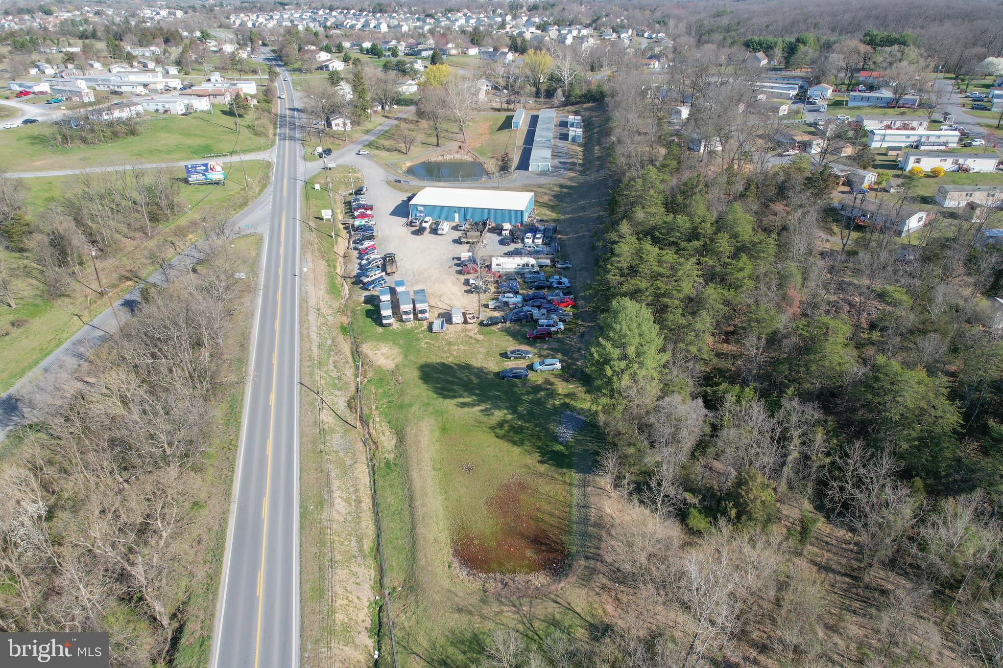 Main image without alt text