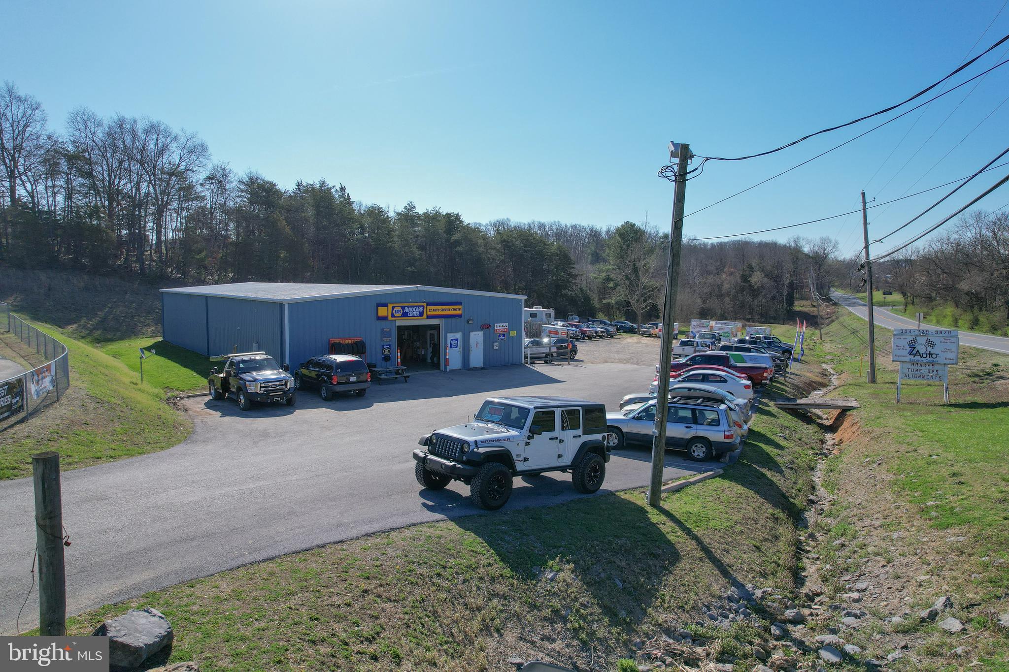 Main image without alt text