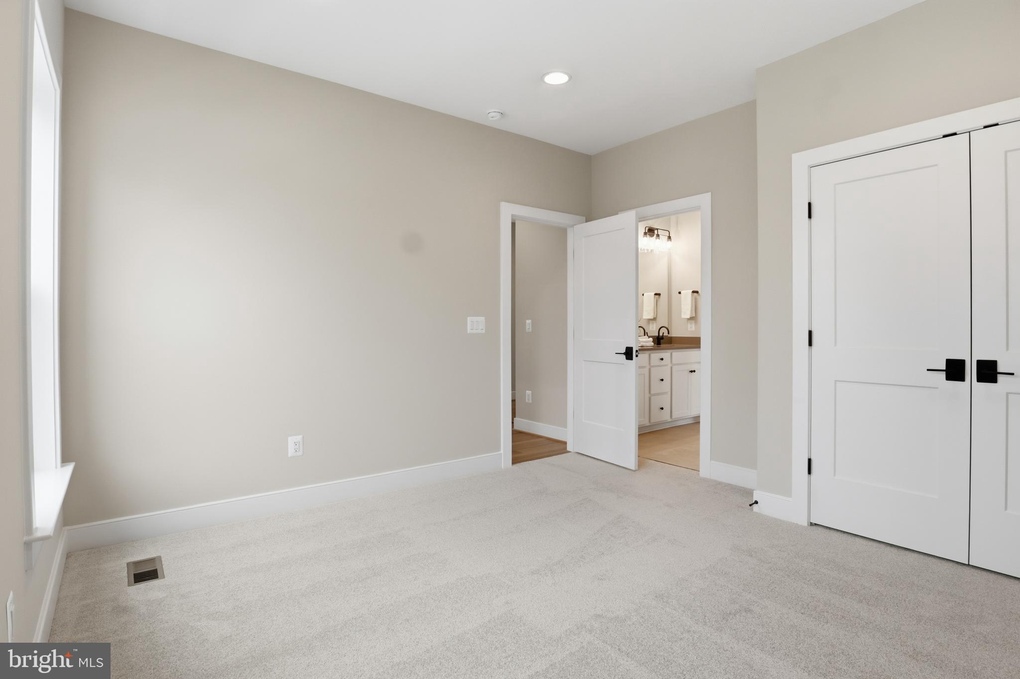 VIENNA HILLS - Residential