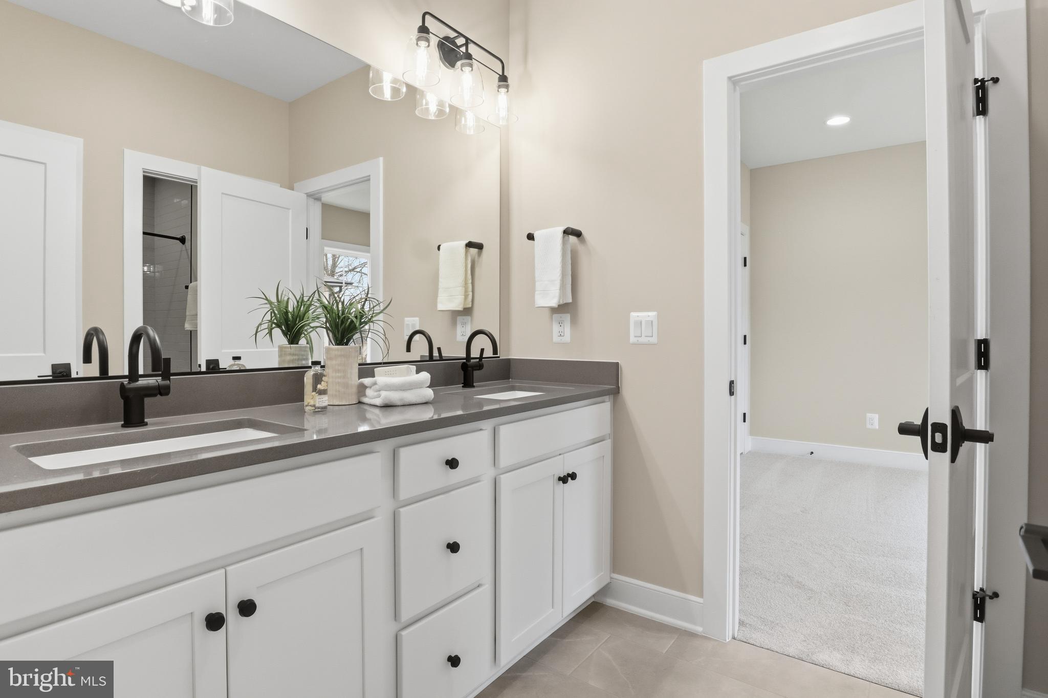 VIENNA HILLS - Residential