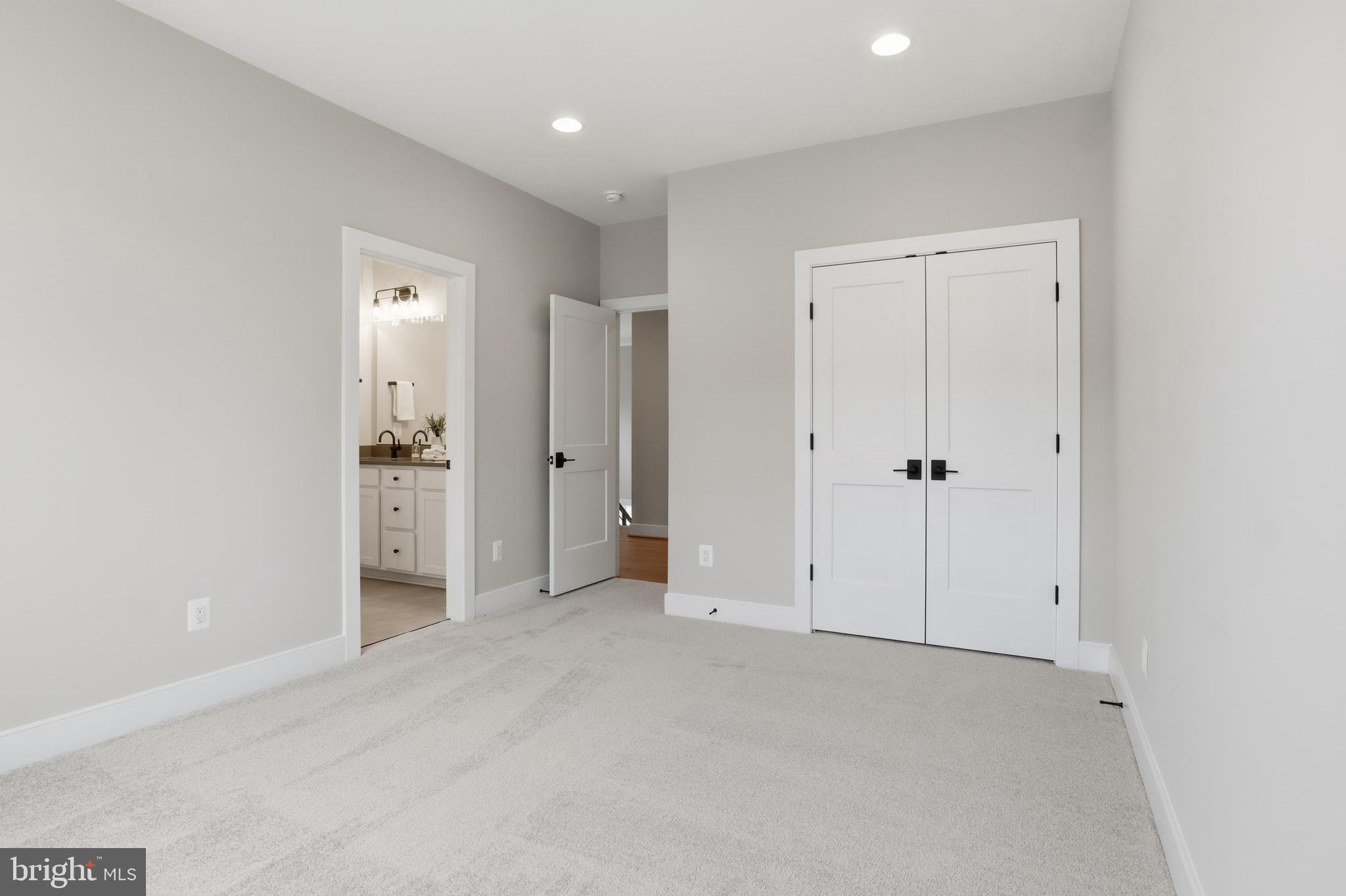 VIENNA HILLS - Residential