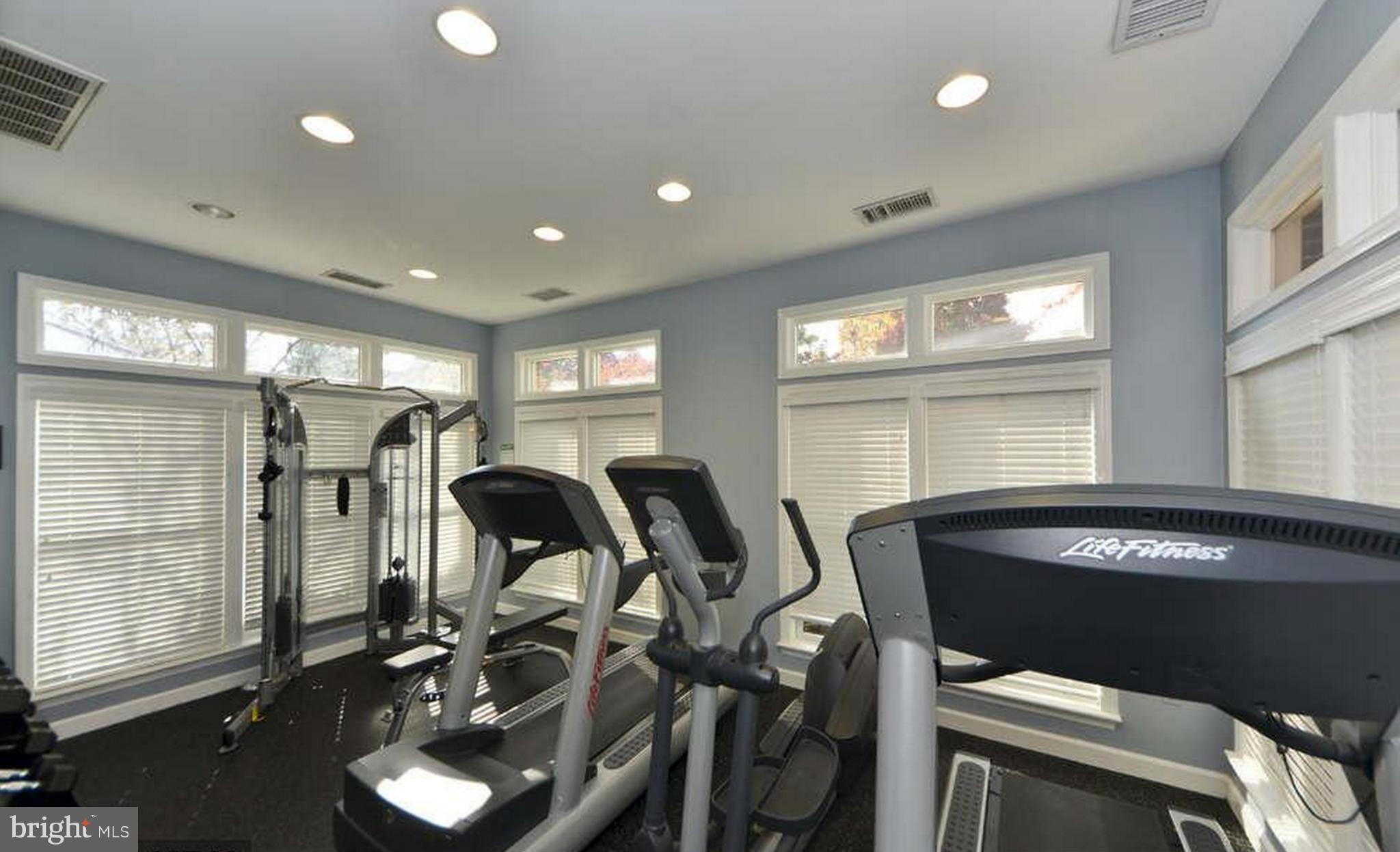 EDGEWATER AT TOWN CENTER - Residential