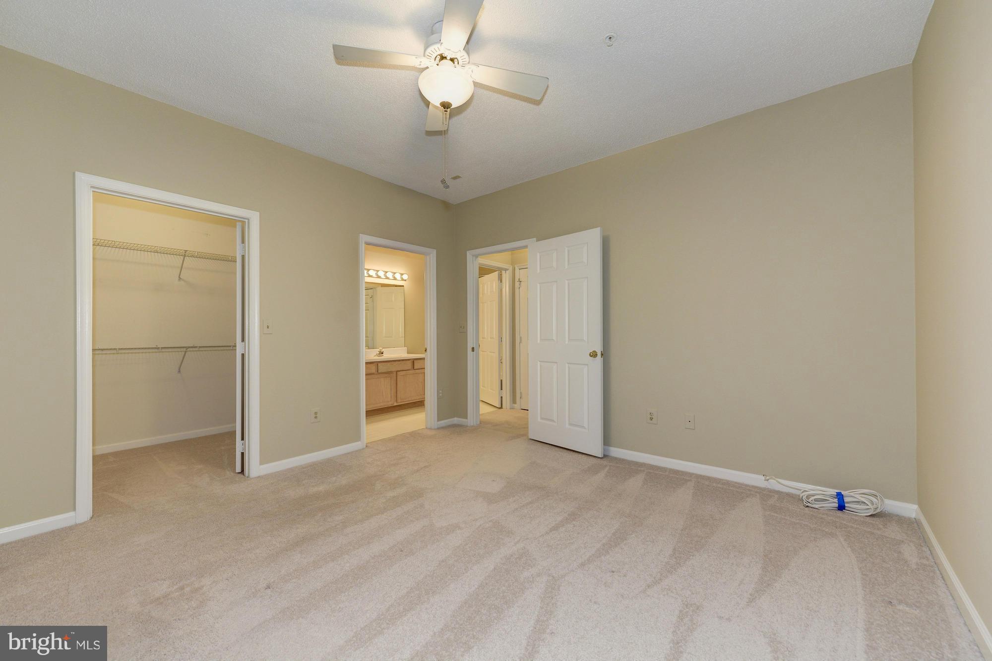 EDGEWATER AT TOWN CENTER - Residential