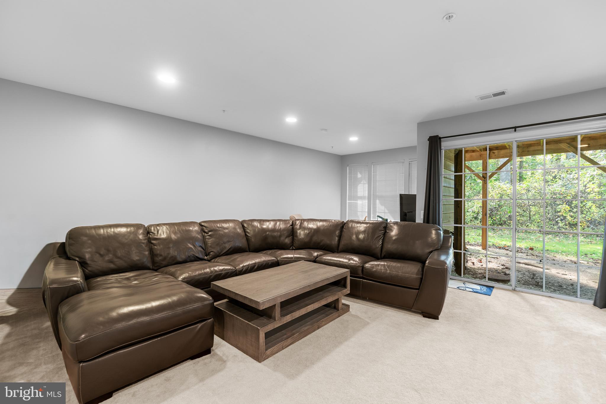 MANOR OAKS - Residential