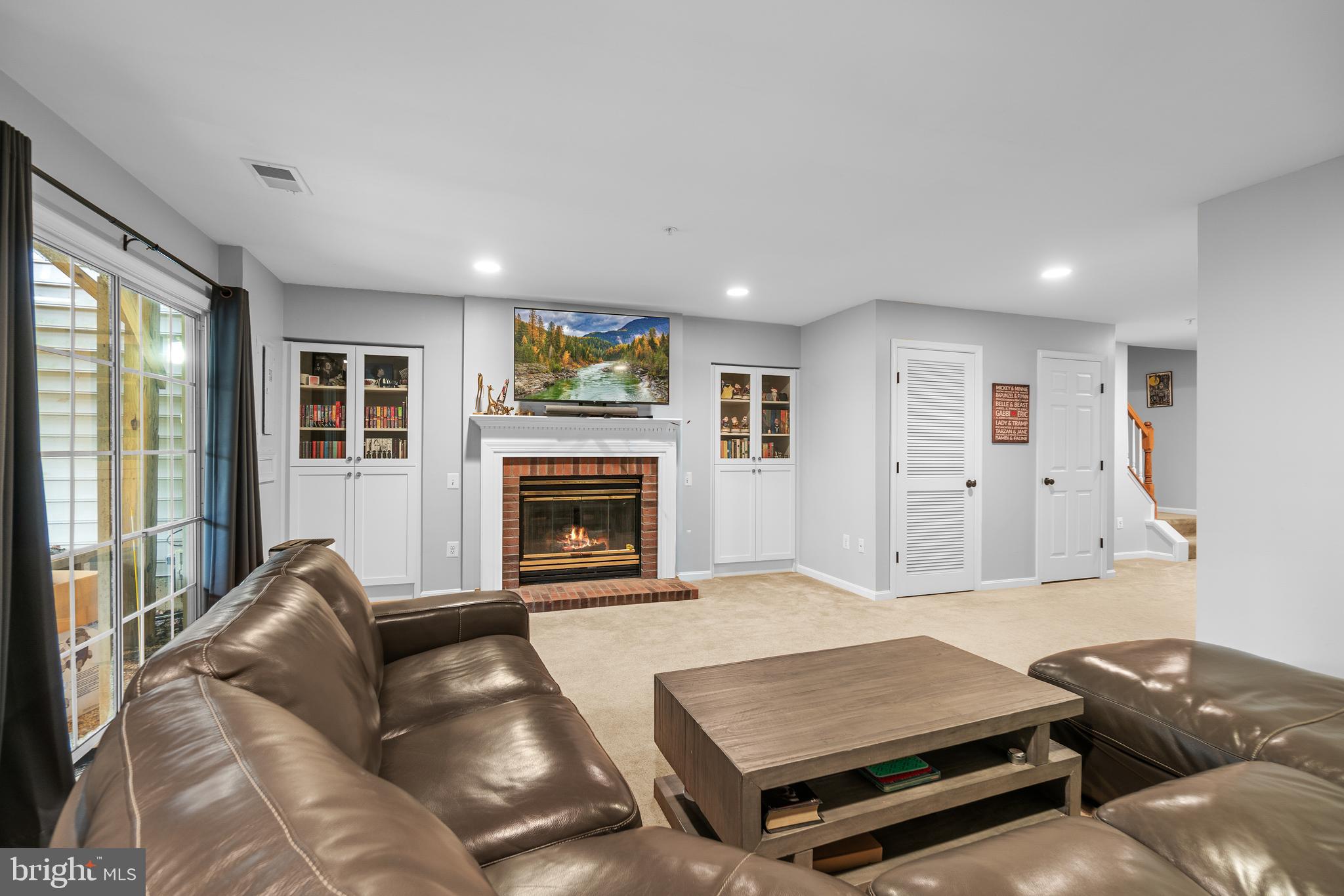 MANOR OAKS - Residential