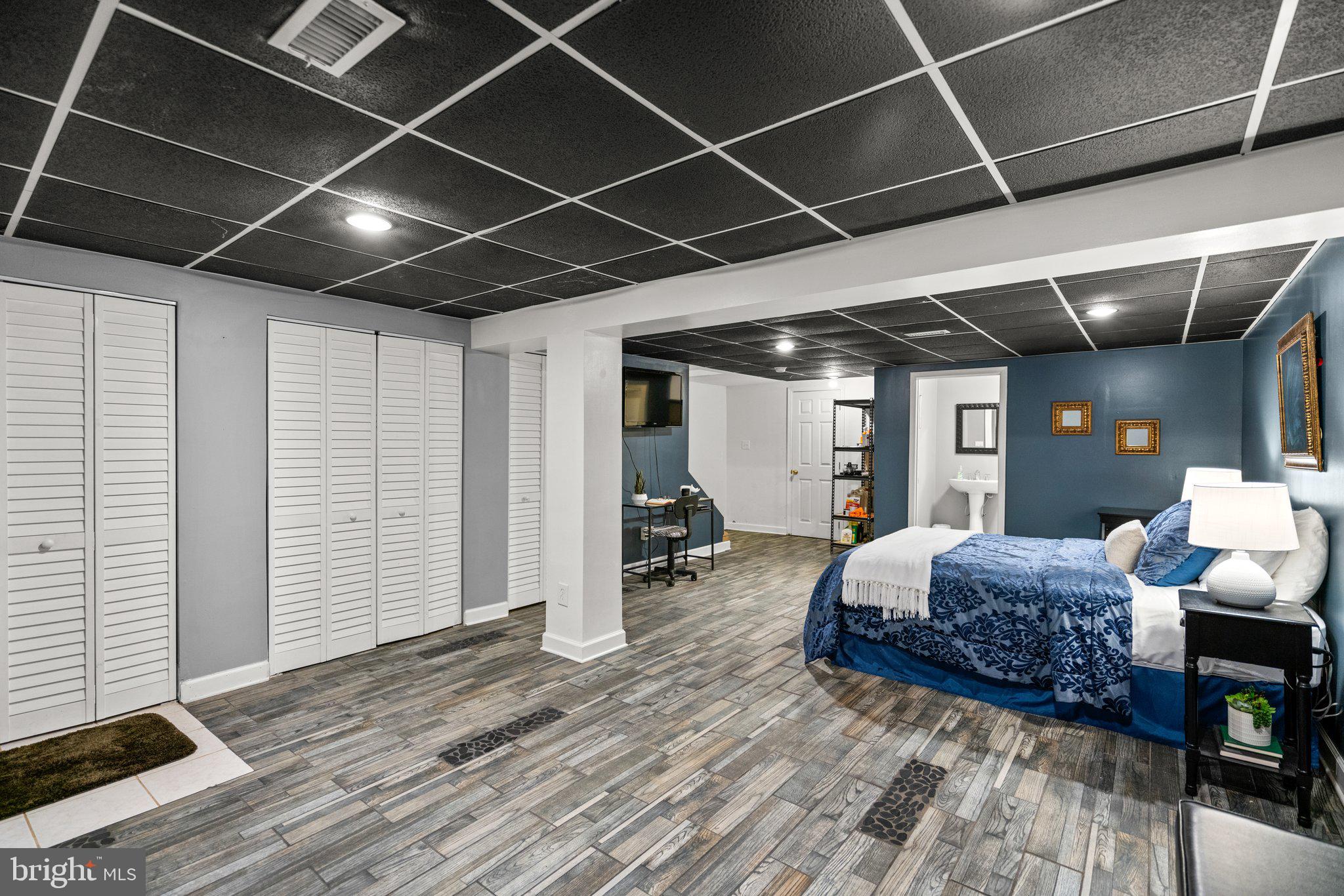 BOSTON COURTS - Residential