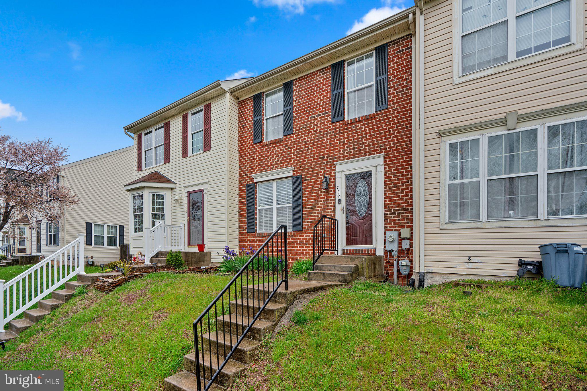 BOSTON COURTS - Residential