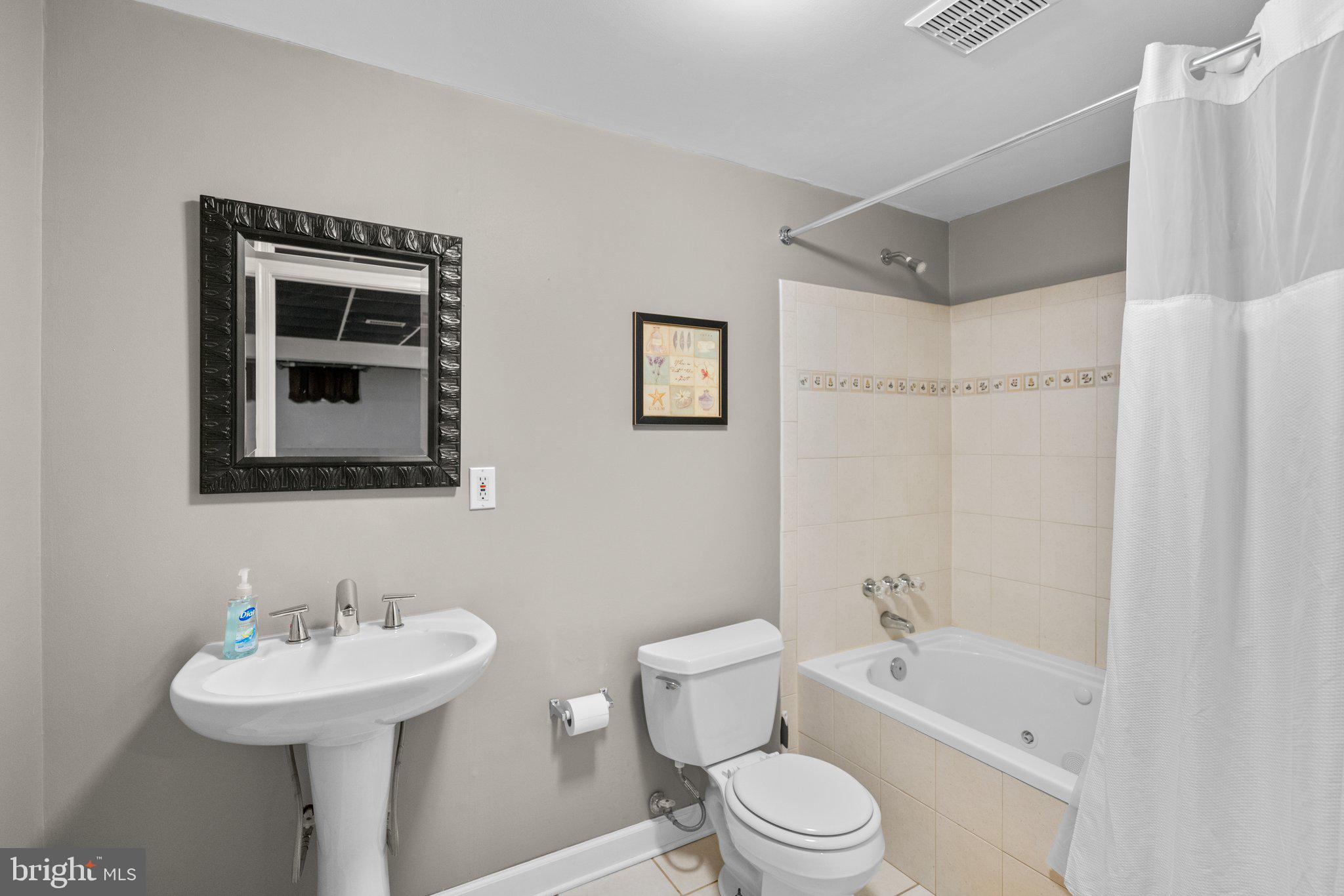 BOSTON COURTS - Residential