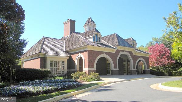 LIFESTYLE AT SULLY STATION - Residential