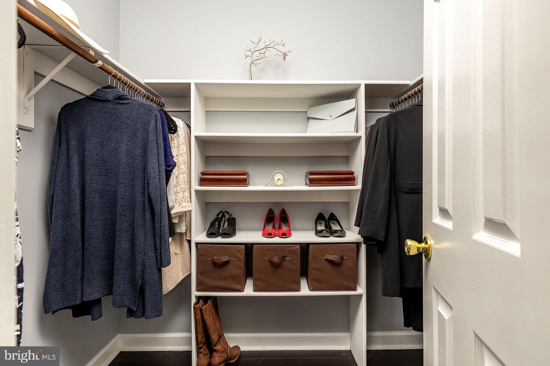 LIFESTYLE AT SULLY STATION - Residential