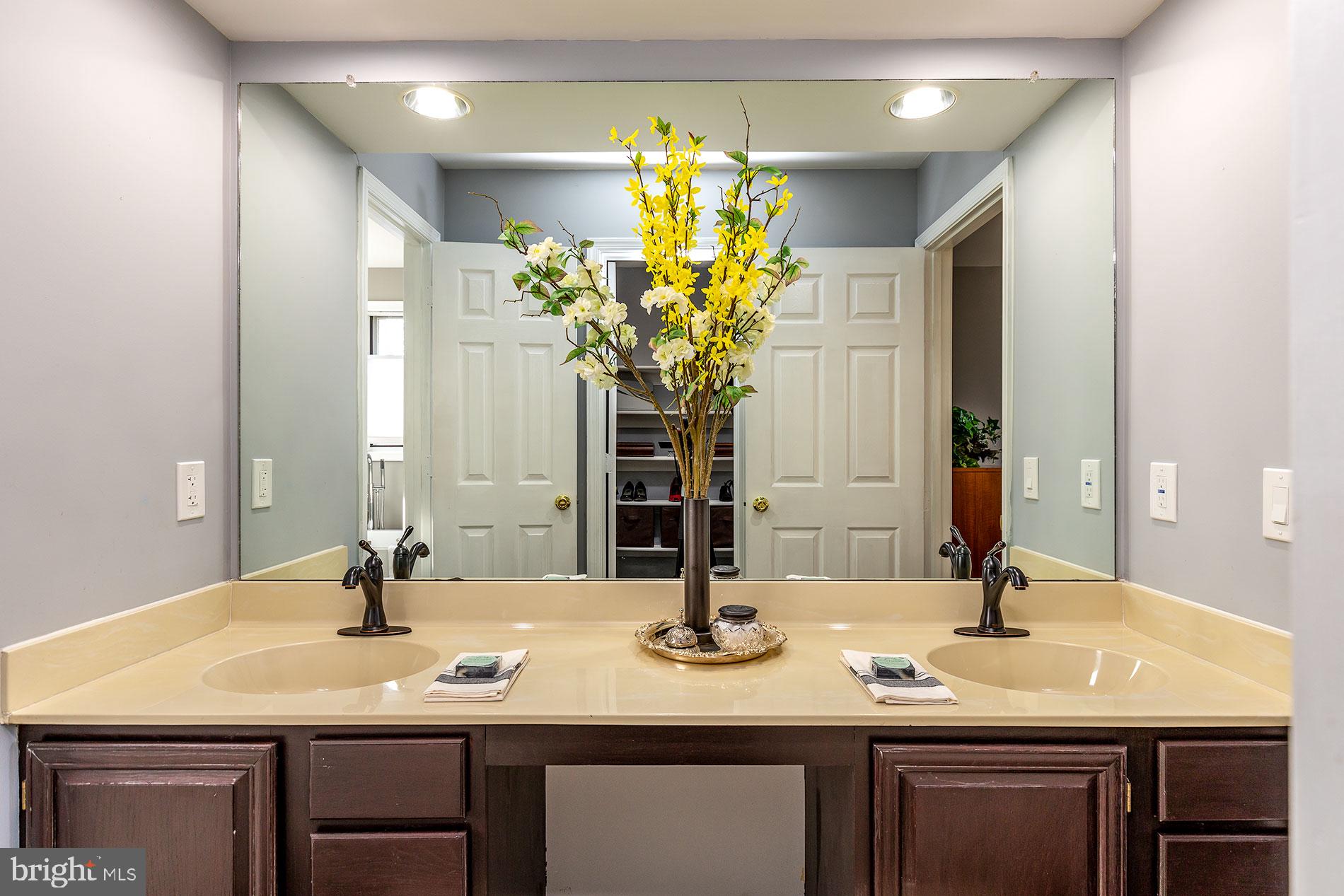 LIFESTYLE AT SULLY STATION - Residential