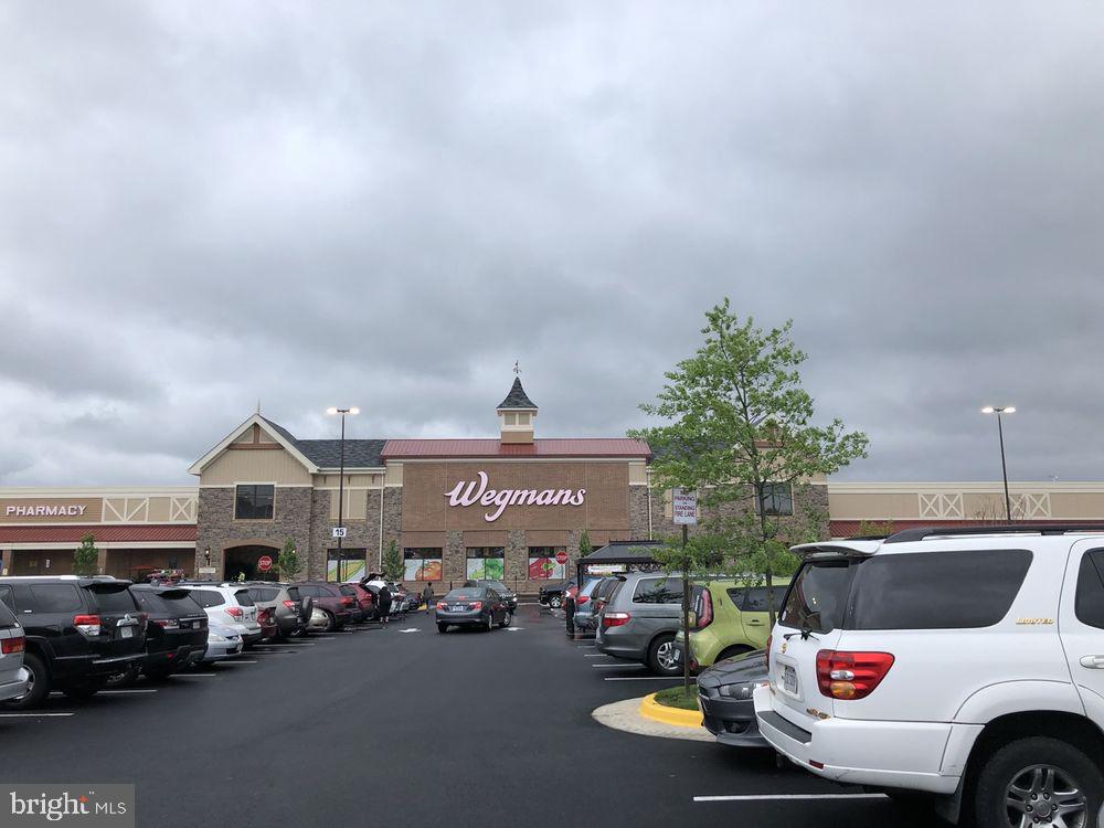 LIFESTYLE AT SULLY STATION - Residential