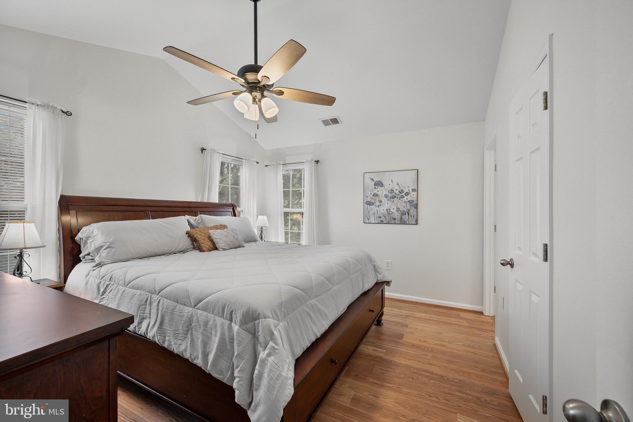 ROUND HILL - Residential