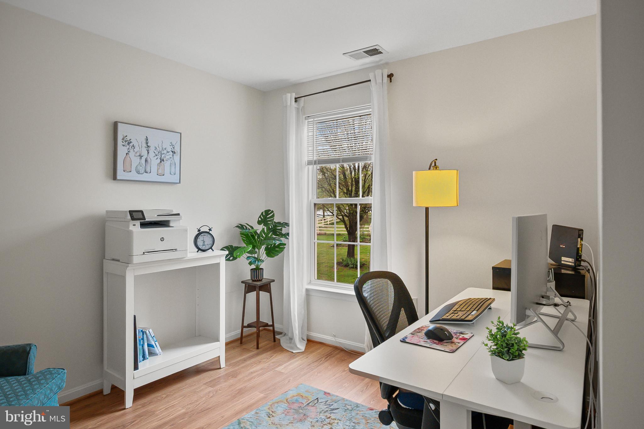 ROUND HILL - Residential