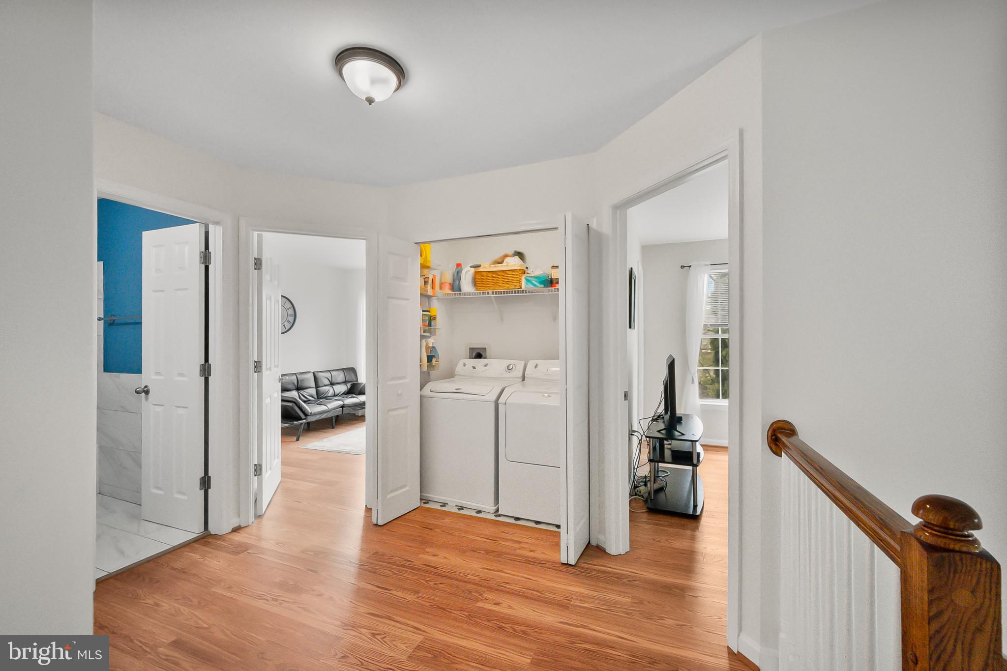 ROUND HILL - Residential