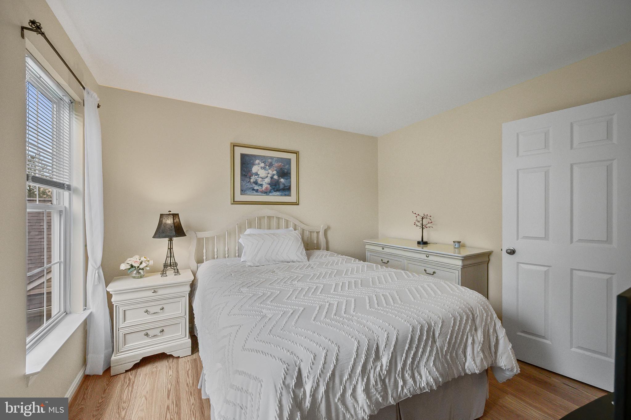 ROUND HILL - Residential