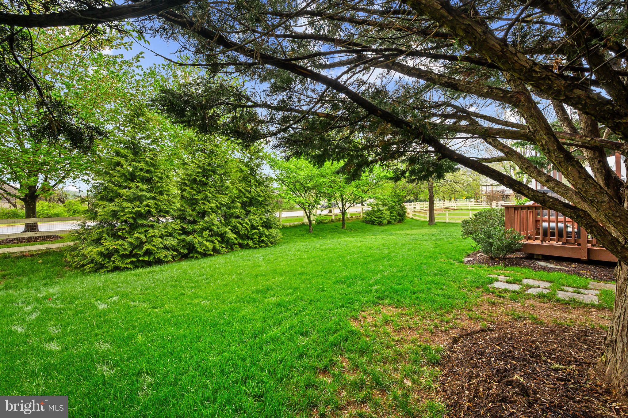 ROUND HILL - Residential