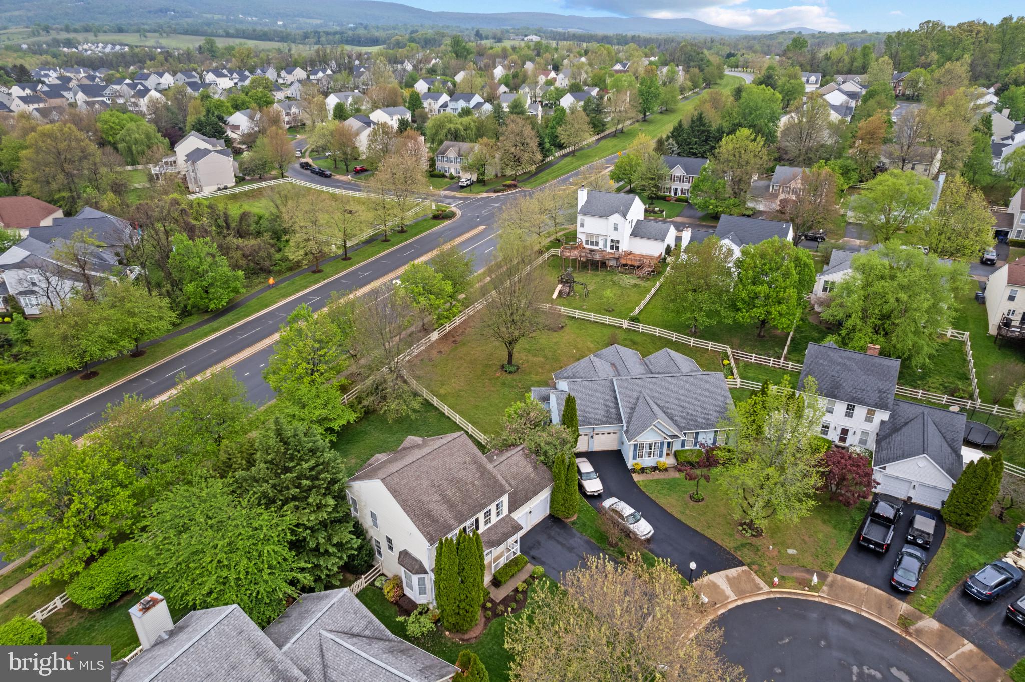 ROUND HILL - Residential