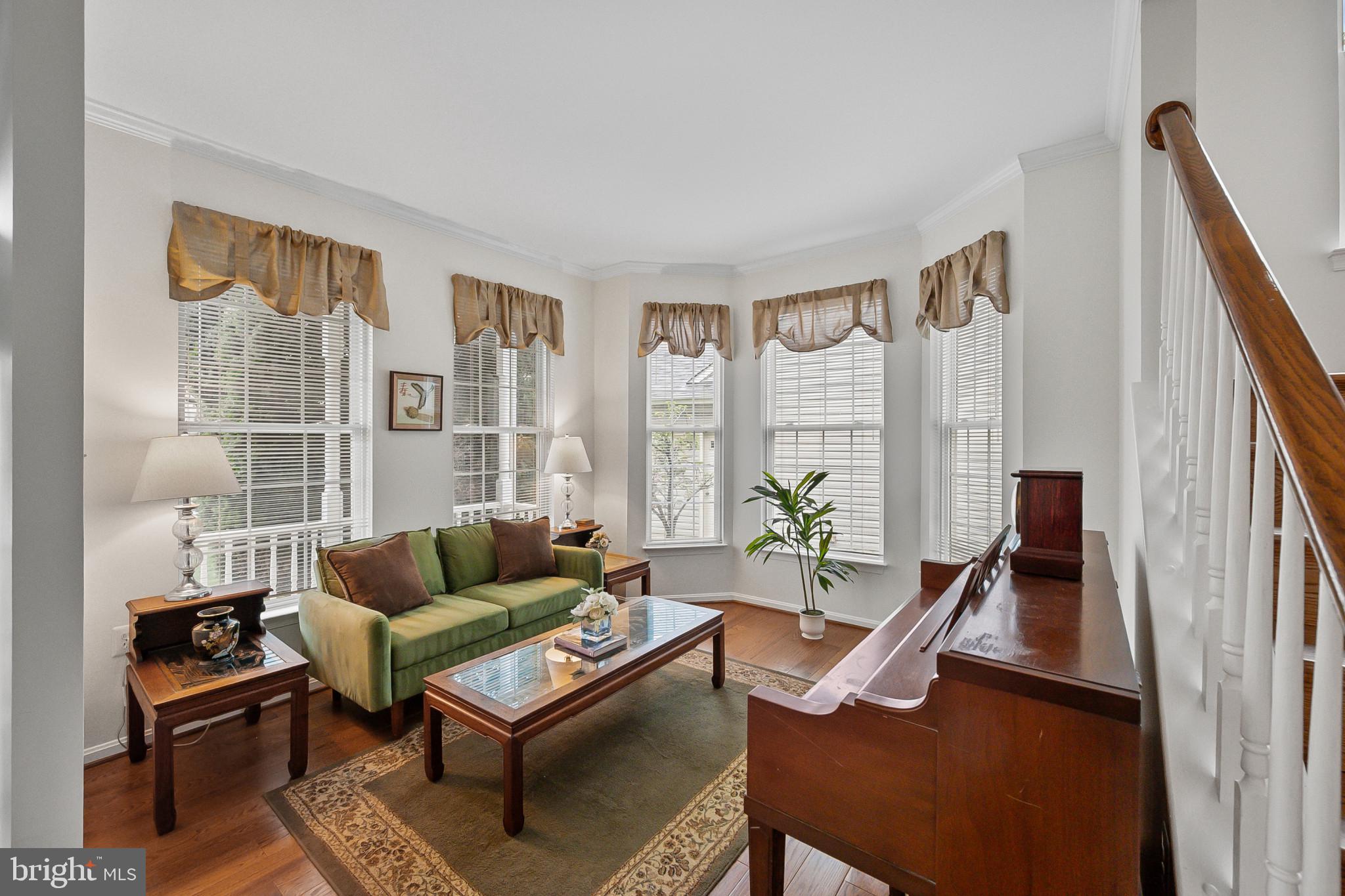 ROUND HILL - Residential