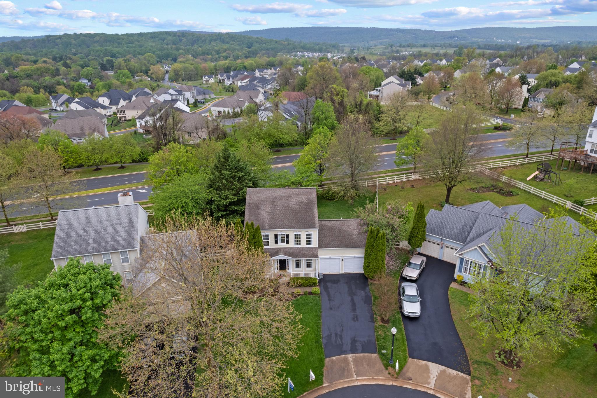 ROUND HILL - Residential