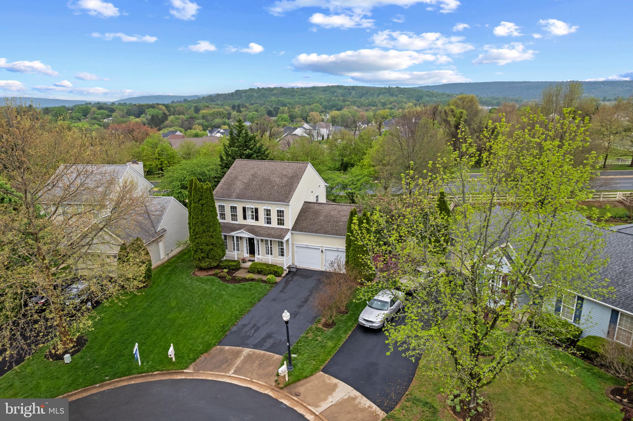 ROUND HILL - Residential