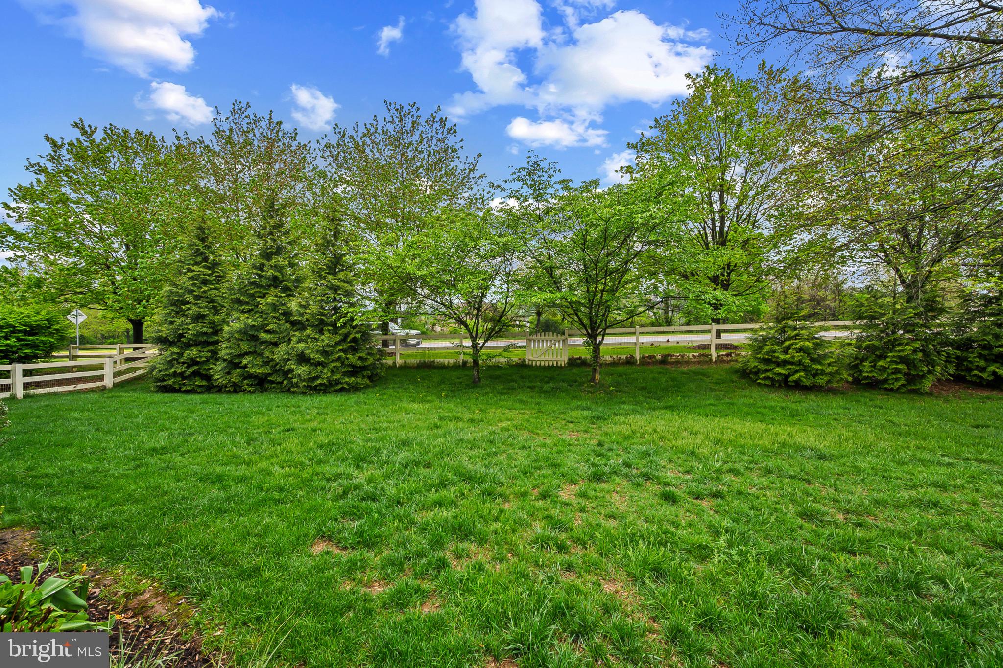 ROUND HILL - Residential