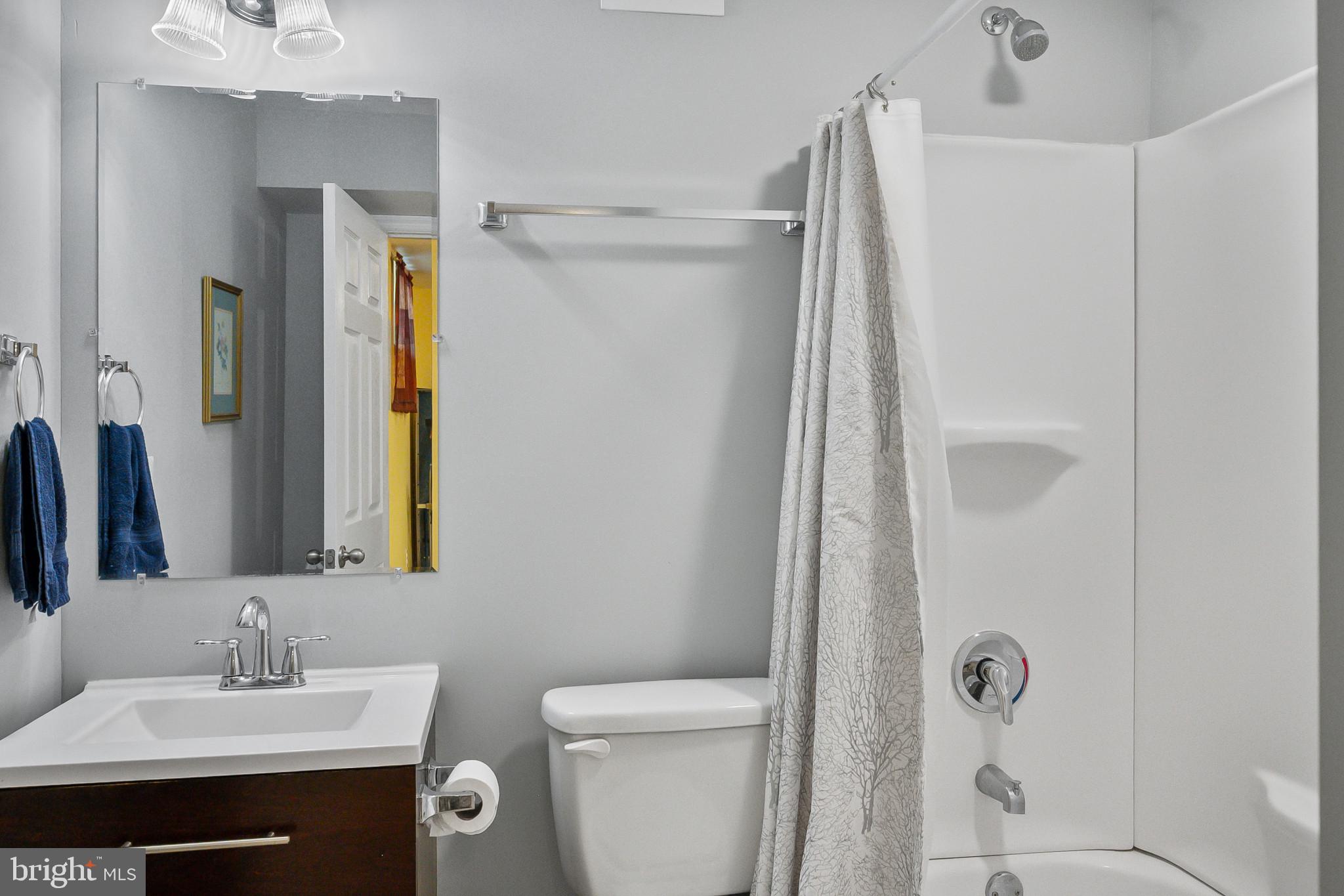 ROUND HILL - Residential