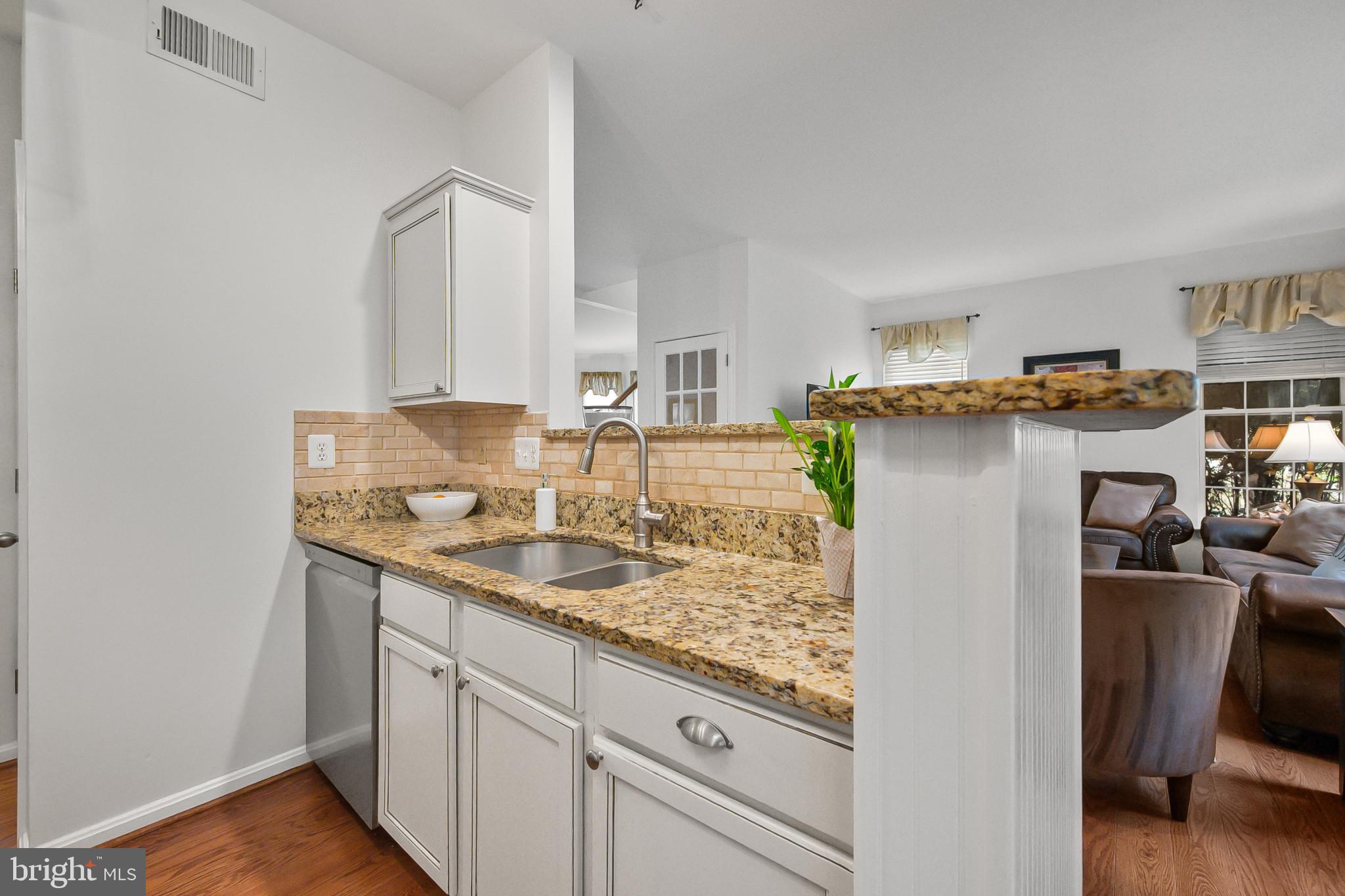 ROUND HILL - Residential