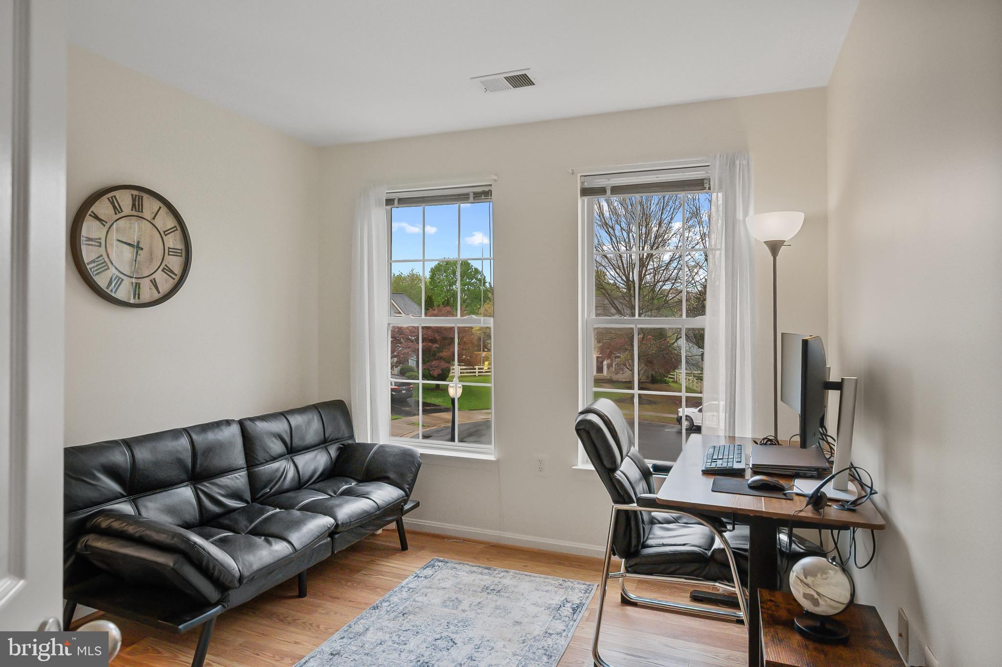 ROUND HILL - Residential