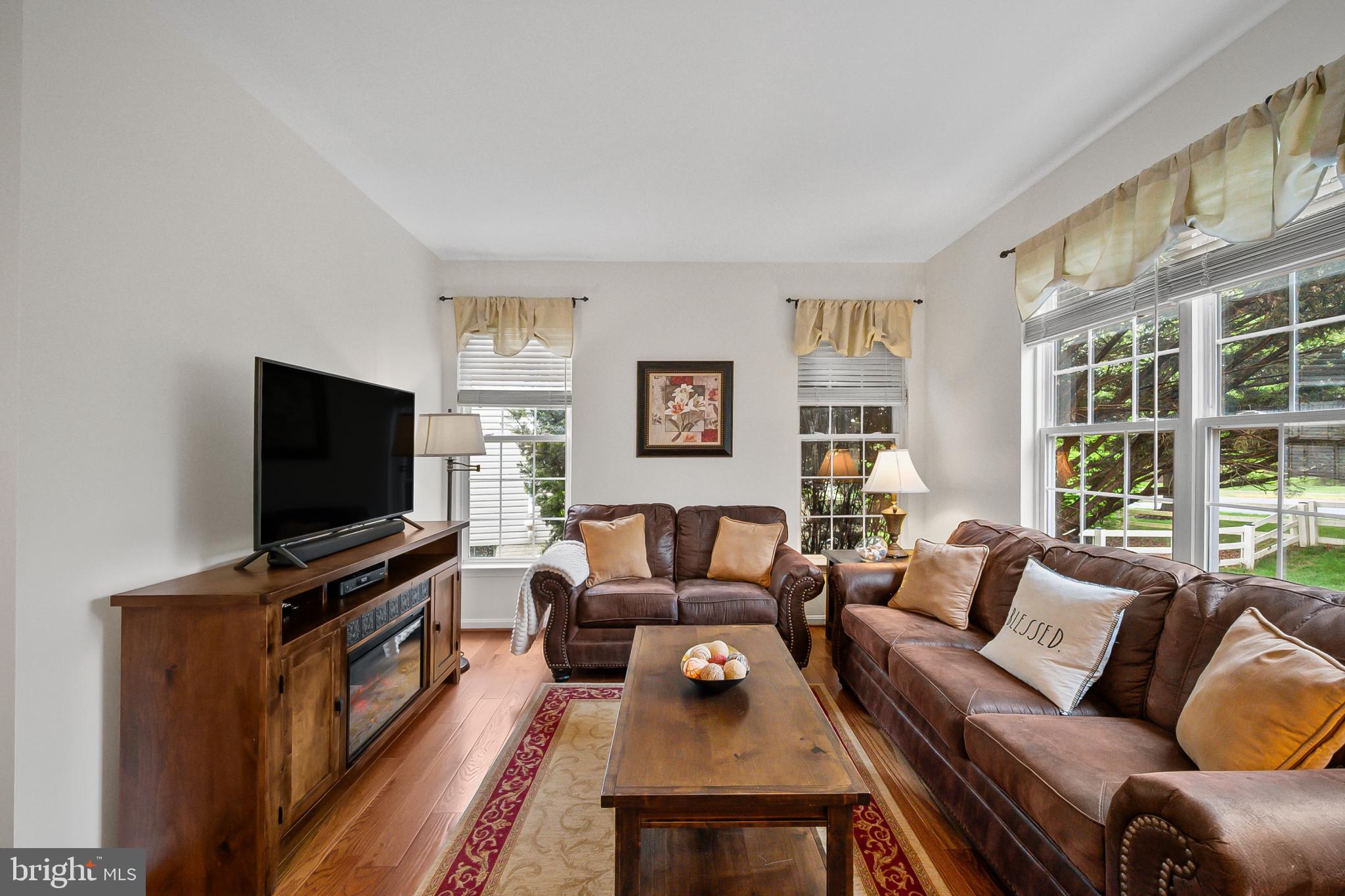 ROUND HILL - Residential