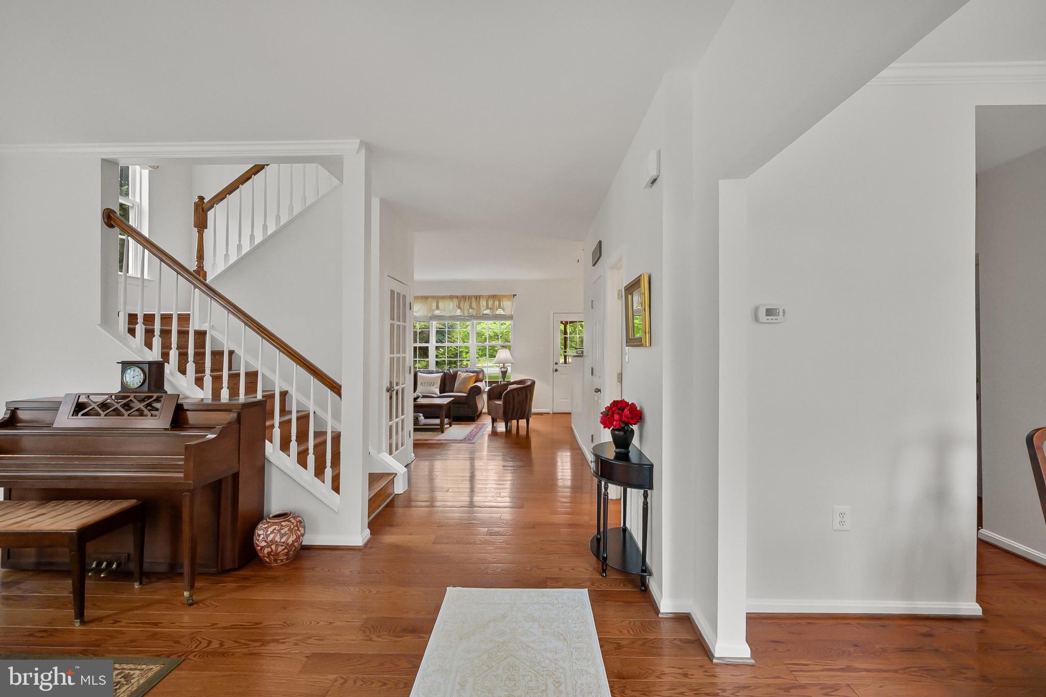 ROUND HILL - Residential